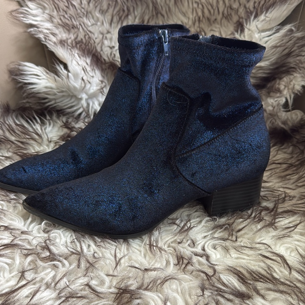 Free People Coconut by Matisse Navy Velvet Boot -size 9